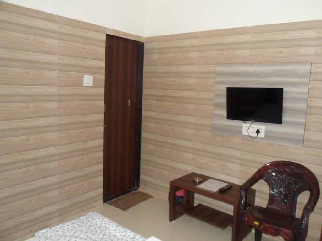Hotel Madhusudan Dwārka Zimmer foto