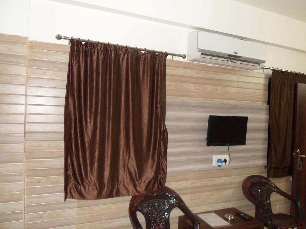 Hotel Madhusudan Dwārka Zimmer foto