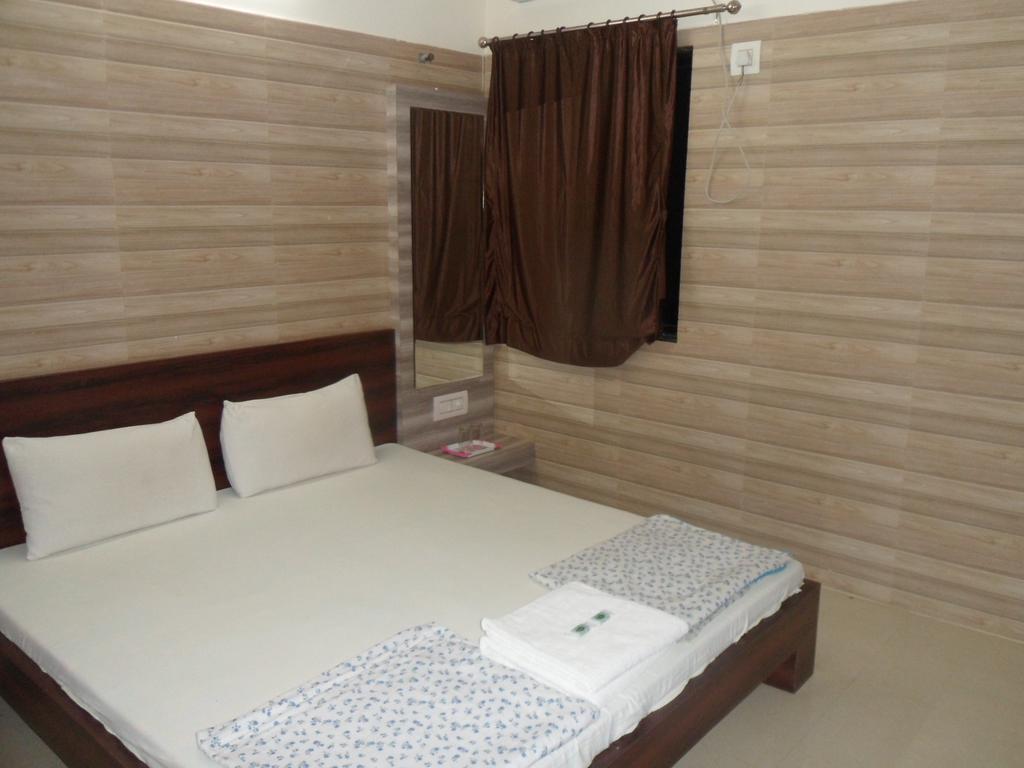 Hotel Madhusudan Dwārka Zimmer foto